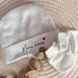 2000000133638-bonnet-naissance-mini-nous---idee-cadeau-pour-bebe