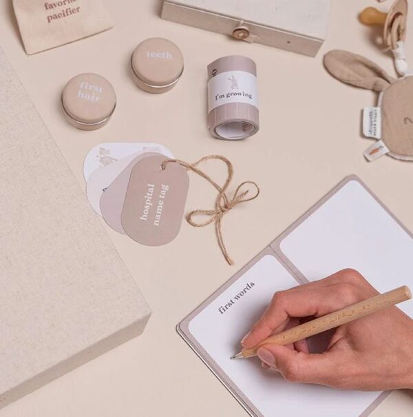 2000000135595-memorybox-newborn-naturals
