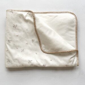 2000000142722-couverture-naissance-matelassee-lenvolee-75x100cm